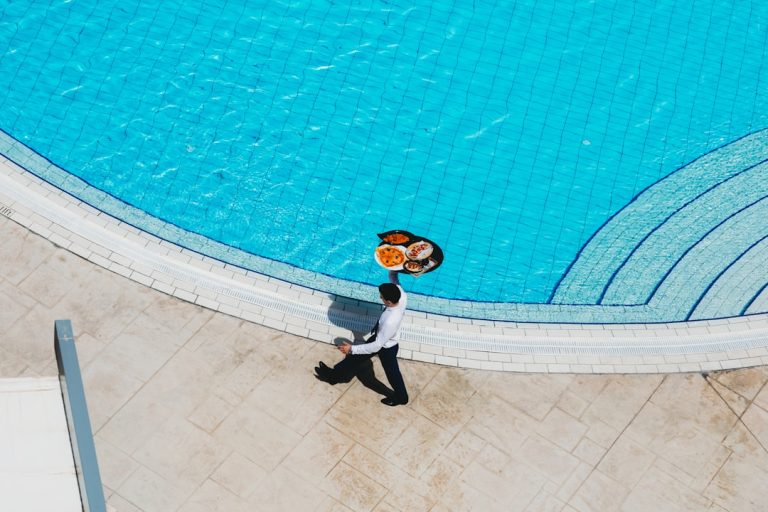 From Budget to Opulence: Navigating the Spectrum of Travel Experiences