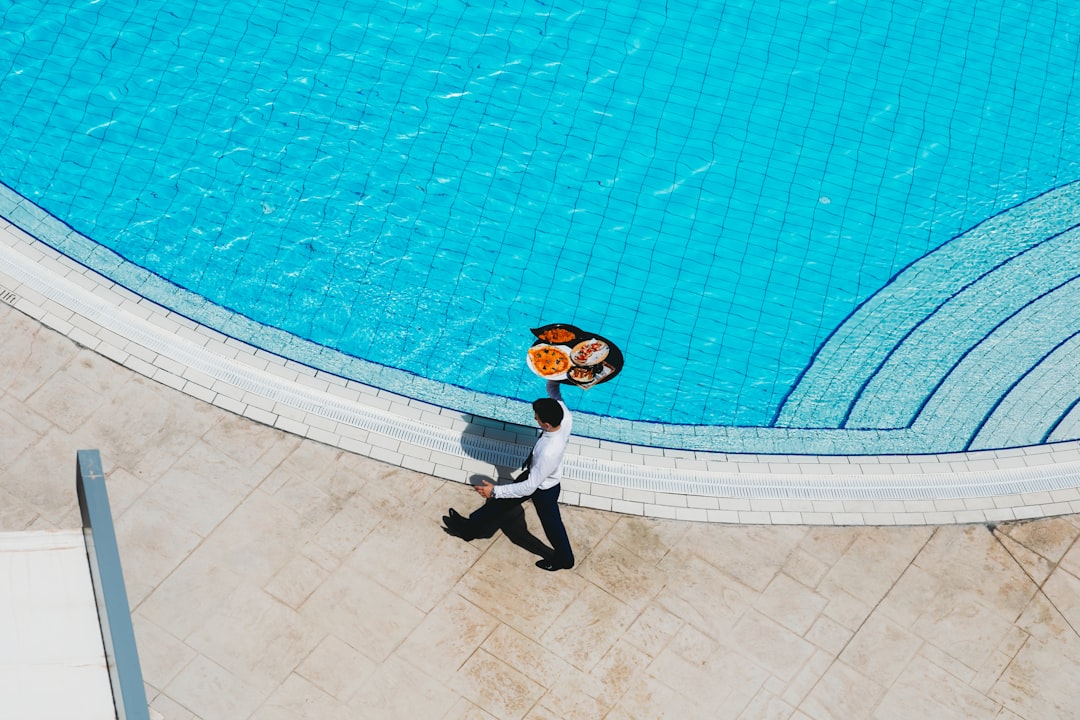 From Budget to Opulence: Navigating the Spectrum of Travel Experiences